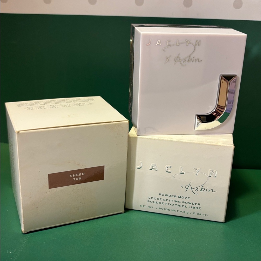 Jaclyn x Robin | Loose setting powder
Shade: sheer tan